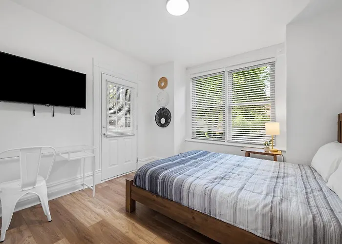 Privatunterkunft Shadyside 2e Bright Modern Private Bedroom With Shared Bathroom