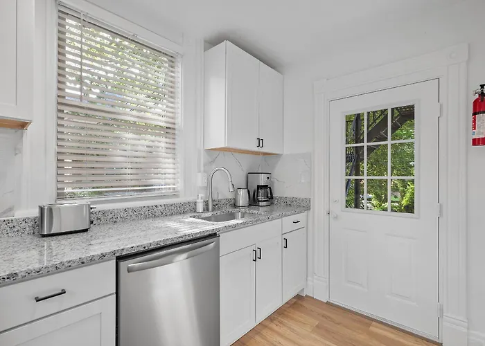 Shadyside 2e Bright Modern Private Bedroom With Shared Bathroom Privatunterkunft